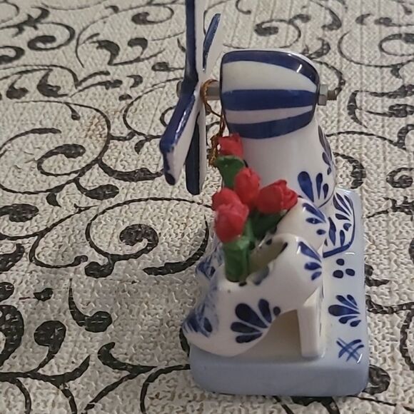 Royal Delft  Windmill Figurine with Red Tulips - Picture 4 of 7